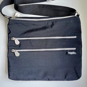 Like new! Baggallini Crossbody Nylon Travel Bag